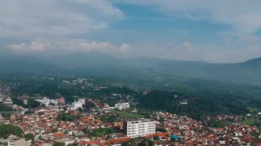 Cianjur 'daki yerleşim alanlarının hava görüntüsü