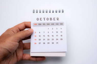 Ekim ayını gösteren masa başı takvimi