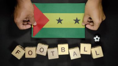 Futbol unvanlı Tom ve Prncipe bayrağı. futbol konsepti