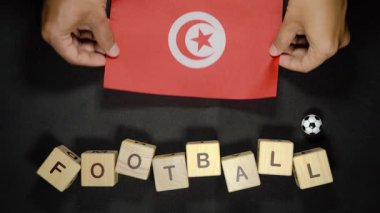 Futbol unvanlı Tunus bayrağı. futbol konsepti