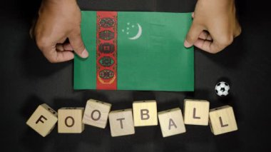 Futbol unvanlı Türkmenistan bayrağı. futbol konsepti