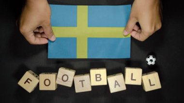 Futbol unvanlı İsveç bayrağı. futbol konsepti