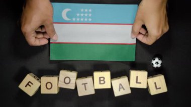 Futbol unvanlı Özbekistan bayrağı. futbol konsepti