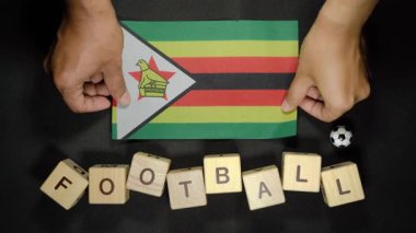 Futbol unvanlı Zimbabwe bayrağı. futbol konsepti