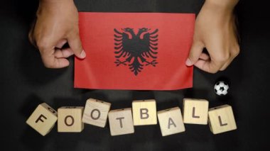 Arnavutluk bayrağı futbol unvanı taşıyor. futbol konsepti