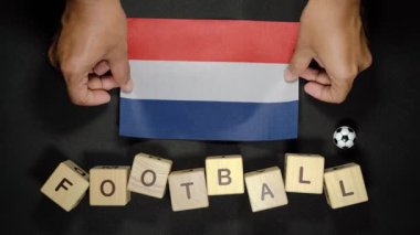 Futbol unvanlı Hollanda bayrağı. futbol konsepti
