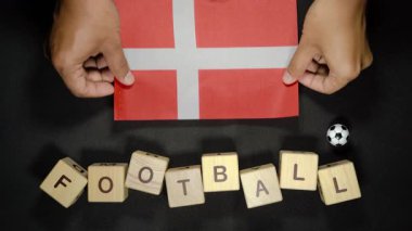 Futbol unvanlı Danimarka bayrağı. futbol konsepti