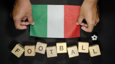 Futbol unvanlı İtalya bayrağı. futbol konsepti