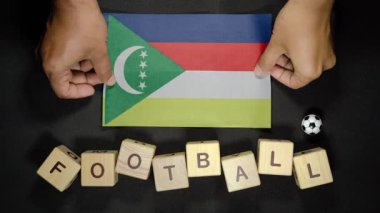 Futbol unvanlı komoros bayrağı. futbol konsepti