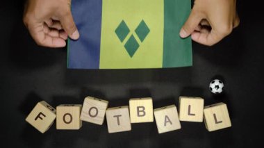 Saint Vincent ve Grenadines bayrağı futbol unvanı taşıyor. futbol konsepti