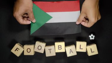 Futbol unvanlı Sudan bayrağı. futbol konsepti