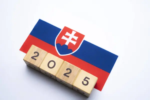 2025, Slovakya bayrağı Slovakya için yeni yıl, seçim, ekonomi, sosyal faaliyetler, merkez bankası, Slovakya dış politikası, konsept, önemli etkinlikler