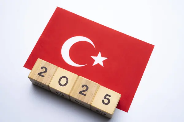 2025, Trkiyea bayrağı tarih engelli, kavram, önemli etkinlikler Trkiye için yeni yıl, seçim, ekonomi, sosyal faaliyetler, merkez bankası