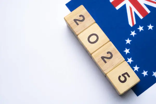 2025, Cook Adaları, Cook Adaları bayrağı. Cook Adaları için yeni yıl, seçim, ekonomi, sosyal aktiviteler, merkez bankası, Cook Adaları dış politika için önemli etkinlikler.