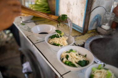Grobak Arabası 'ndan Endonezya Tavuğu Eriştesi Satıldı