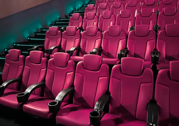 Sinema ve eğlence, televizyon şovu için boş pembe sinema koltukları ve film endüstrisi markalaşması