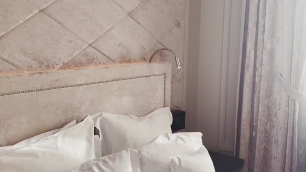 Dekorasi Rumah Dan Desain Interior Tempat Tidur Dengan Tempat Tidur — Stok Video