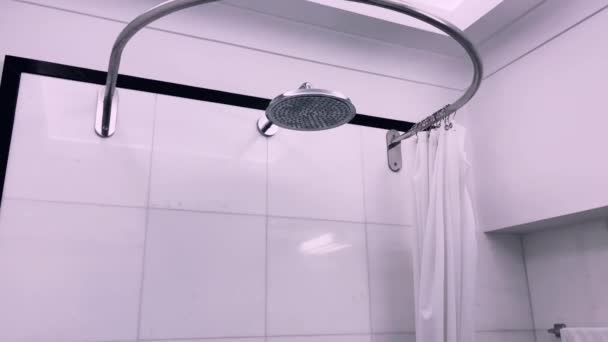 Dizayn Dekorasyon Malzemeleri Lüks Siyah Mermer Döşemeli Banyo Beş Yıldızlı — Stok video