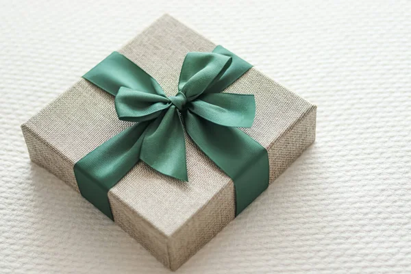Holiday Present Luxury Online Shopping Delivery Wrapped Linen Gift Box — Foto de Stock
