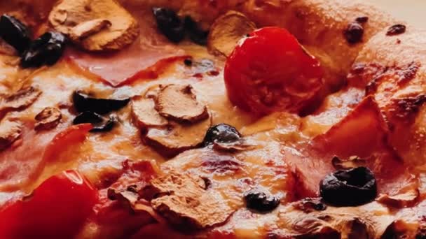 Pizza Capriciosa Pizzeria Mat Närbild Högkvalitativ Film — Stockvideo