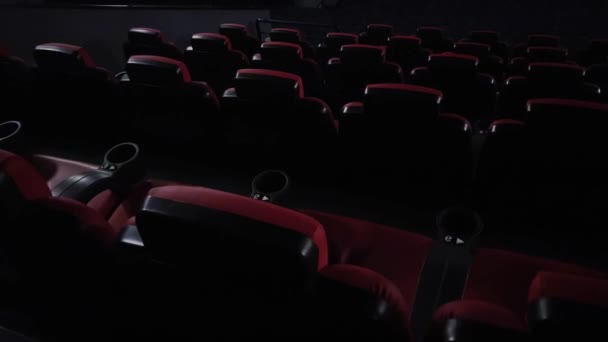 Kino Und Unterhaltung Leere Rote Kinosessel Für Den Streamingdienst Und — Stockvideo