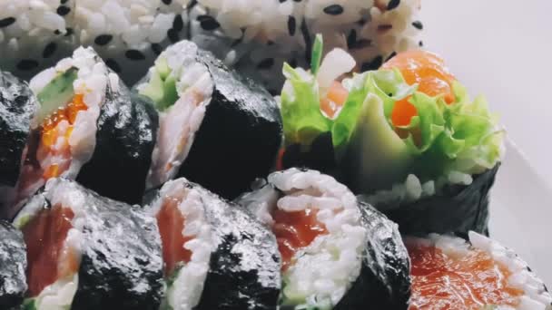 Φαγητό Και Διατροφή Ιαπωνικό Σούσι Ένα Εστιατόριο Ασιατική Κουζίνα Γεύμα — Αρχείο Βίντεο