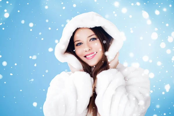 Boas Férias Beleza Moda Inverno Bela Mulher Vestindo Casaco Pele — Fotografia de Stock