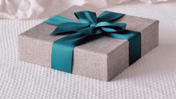 Holiday Present Luxury Online Shopping Delivery Wrapped Linen Gift Box — Wideo stockowe