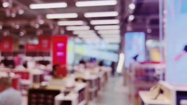 Moda Perakende Mağaza Lüks Alışveriş Merkezindeki Ayakkabı Mağazasının Görünüşü Bulanık — Stok video