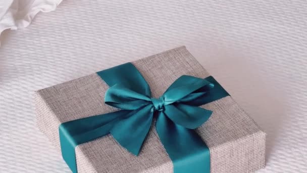 Holiday Present Luxury Online Shopping Delivery Wrapped Linen Gift Box — Vídeo de Stock