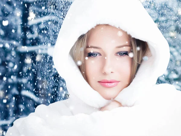 Boas Férias Estilo Vida Moda Inverno Bela Mulher Vestindo Casaco — Fotografia de Stock