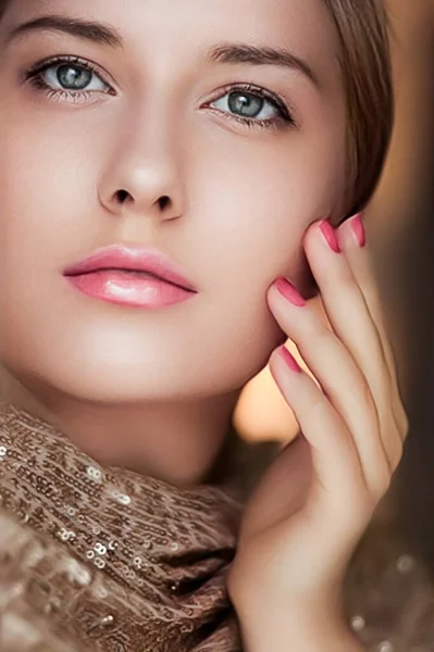 Krása Make Půvab Obličej Portrét Krásné Ženy Manikúrou Růžovou Rtěnkou — Stock fotografie