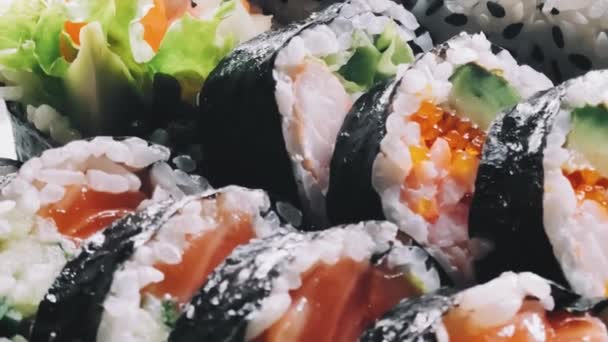 Φαγητό Και Διατροφή Ιαπωνικό Σούσι Ένα Εστιατόριο Ασιατική Κουζίνα Γεύμα — Αρχείο Βίντεο