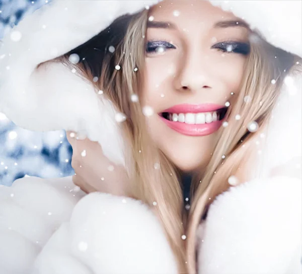 stock image Happy holidays, lifestyle and winter fashion, beautiful woman wearing white fluffy fur coat, snowing snow in snowy forest nature as Christmas, New Year and holiday portrait style