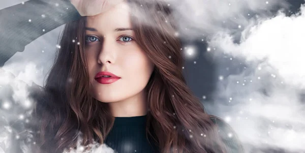 Winterpracht Kersttijd Vrolijke Feestdagen Mooie Vrouw Met Lang Kapsel Natuurlijke — Stockfoto
