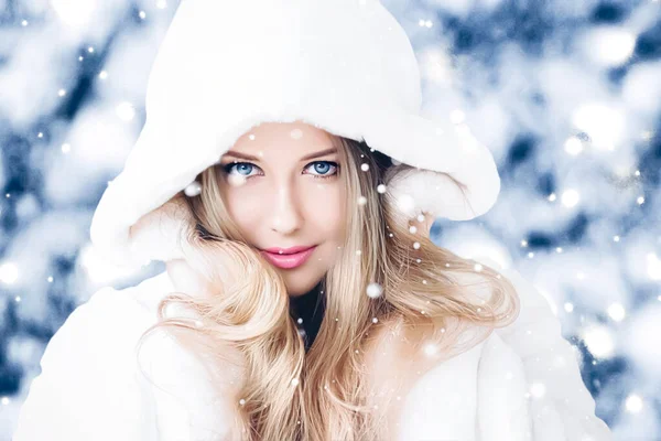 Happy Holidays Lifestyle Winter Fashion Beautiful Woman Wearing White Fluffy — Stock Photo, Image