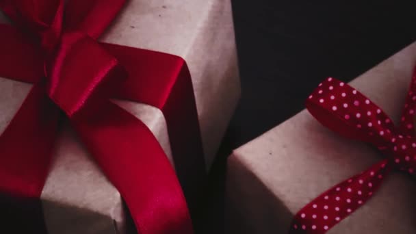 Vánoční Dárky Tradiční Sváteční Dárky Klasické Vánoční Dárkové Krabice Dřevěném — Stock video