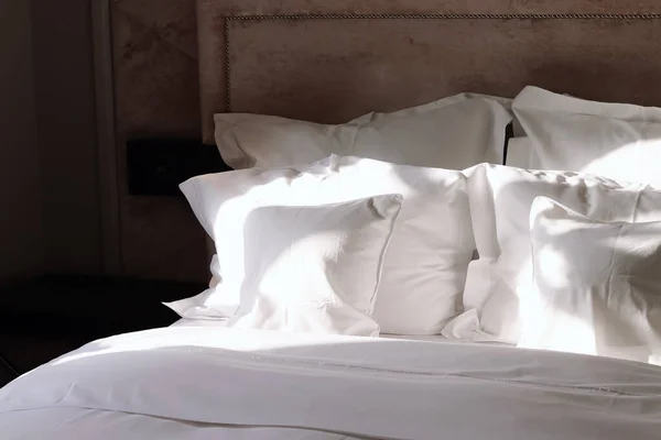 Home Decor Interieur Bed Met Wit Beddengoed Luxe Slaapkamer Beddengoed — Stockfoto