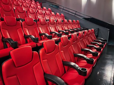 Sinema ve eğlence, televizyon şovu için boş kırmızı sinema koltukları ve film endüstrisi markalaşması
