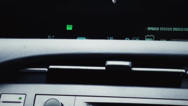 Panel Mobil Dengan Panah Lampu Dan Indikator Mode Eko Hemat — Stok Video