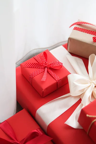 Karácsonyi Ajándékok Boksz Nap Hagyományos Ünnepi Ajándékok Klasszikus Karácsonyi Ajándékdobozok — Stock Fotó