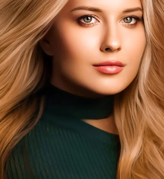 Χτένισμα Ομορφιά Και Περιποίηση Μαλλιών Όμορφη Γυναίκα Μακριά Υγιή Μαλλιά — Φωτογραφία Αρχείου
