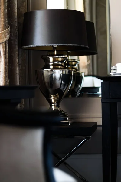 Wystrój Wnętrz Wnętrz Luksusowa Lampa Stolik Eleganckim Klasycznym Stylu Pokój — Zdjęcie stockowe