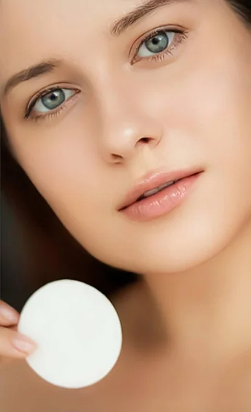 Beauty Skincare Cosmetics Model Face Portrait Woman Clean Healthy Skin — 图库照片
