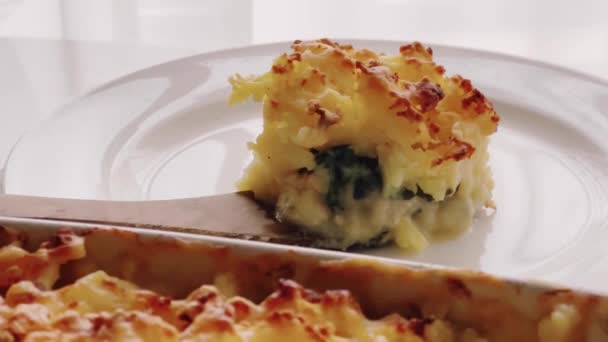 Comfort Food Traditional English Cuisine Portion Fish Pie Served White — Vídeo de stock