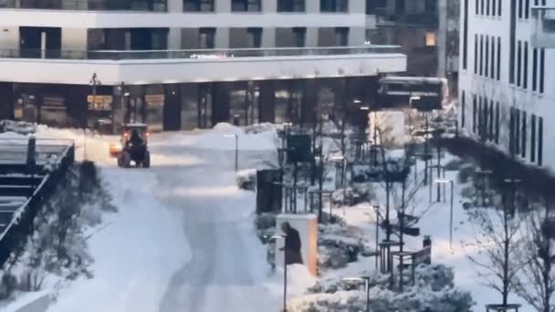 Snow Removal Machine Cleaning Roads Modern Residential Neighbourhood Snowing Weather — Vídeo de Stock