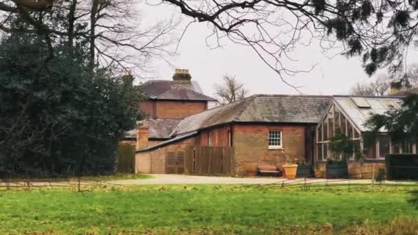 Cottage Farm House Autumn Winter Cold Season England United Kingdom — Vídeos de Stock