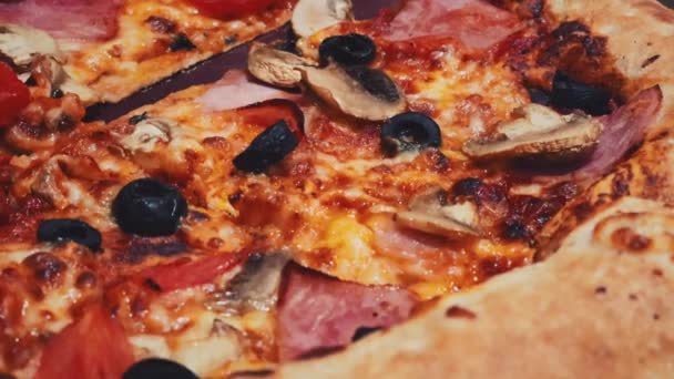 Pizza Capriciosa Pizzeria Cibo Primo Piano Filmati Alta Qualità — Video Stock