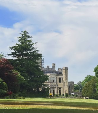 Hertfordshire, İngiltere 2022 yazı: Ashridge Evi ve Bahçeleri, illüstrasyon editörü