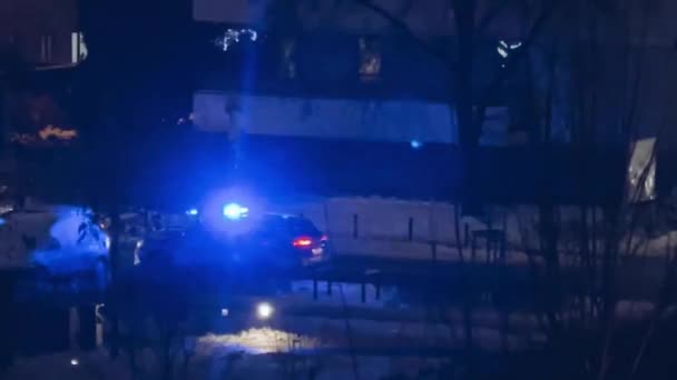 Veículo Policial Patrulhando Bairro Residencial Noite — Vídeo de Stock